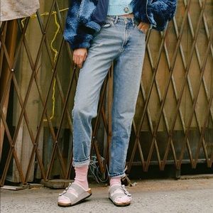 Like-new BDG High Rise Mom Jeans